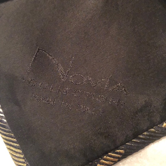 Business ties - Picture 3 of 3